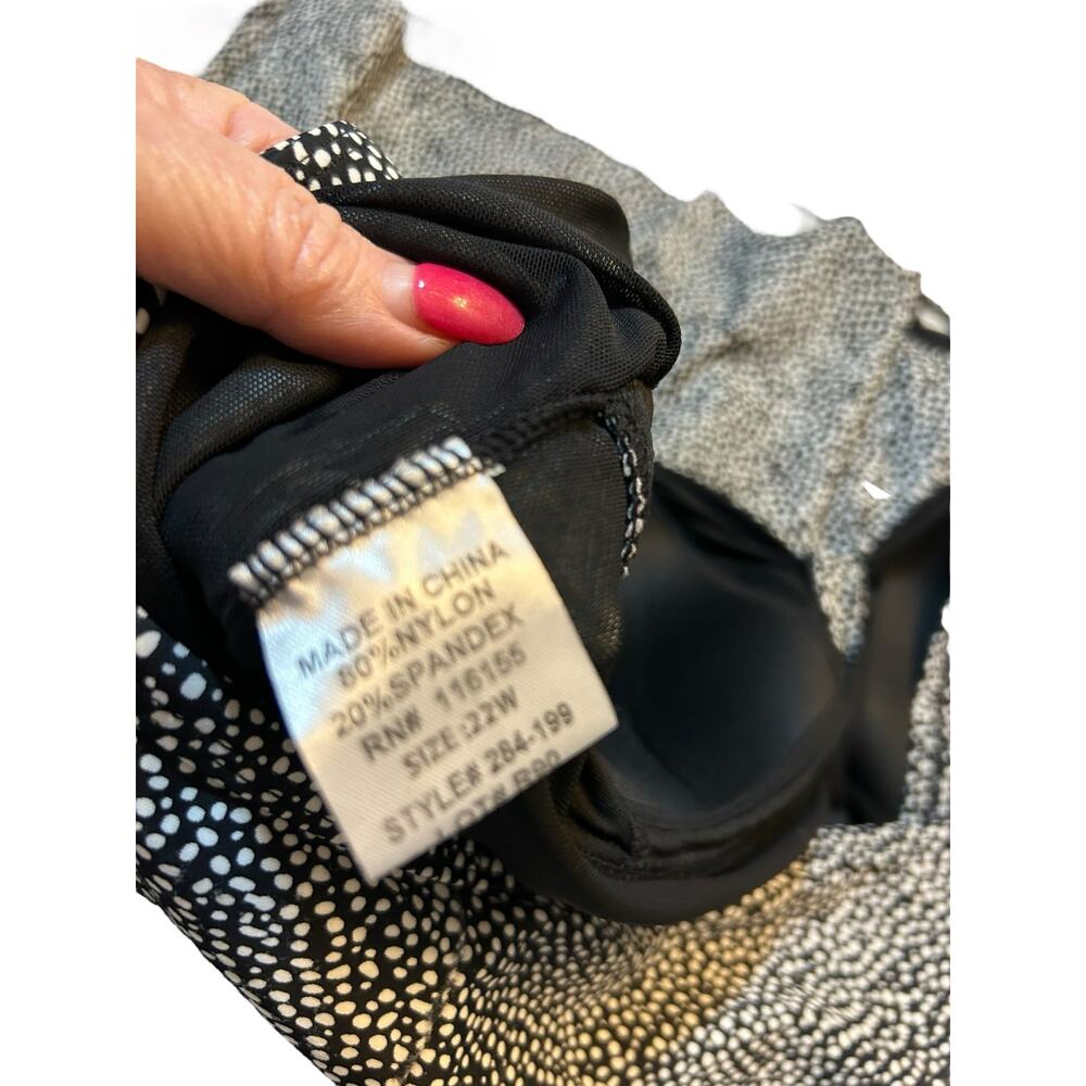 Black and White - Alisha Levine Swimdress - Size 22W - Picture 7 of 8